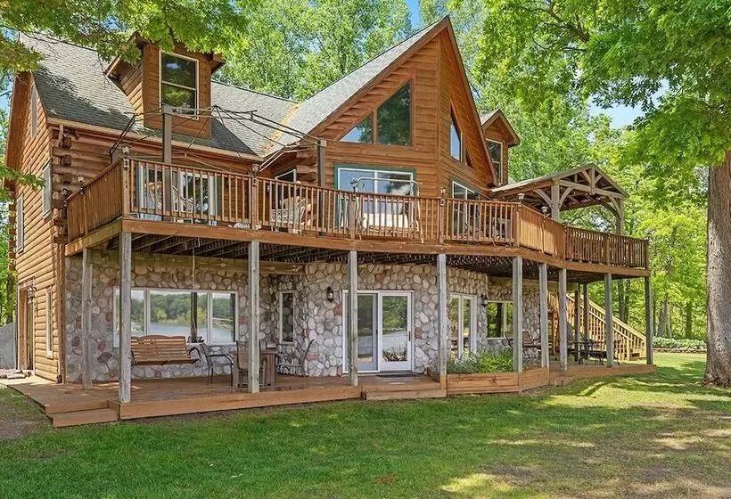 Majatalo Cabin Retreat On Big Crooked Lake