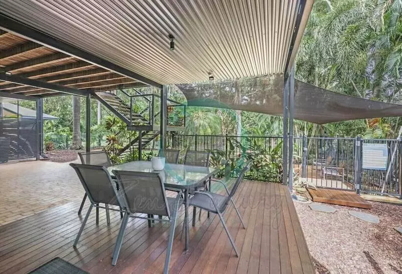 Majatalo Zenlux   3 Story Corporate Golf Retreat