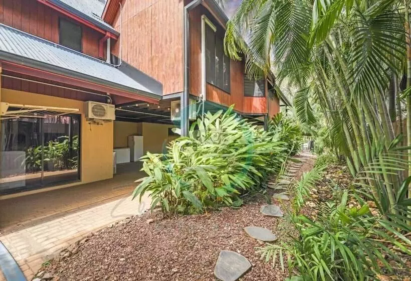 Majatalo Zenlux   3 Story Corporate Golf Retreat