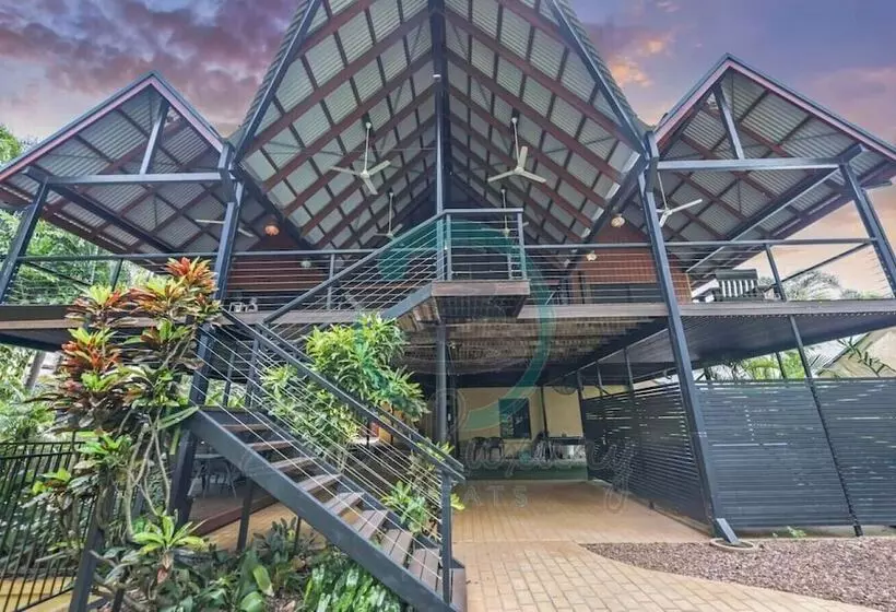 Majatalo Zenlux   3 Story Corporate Golf Retreat