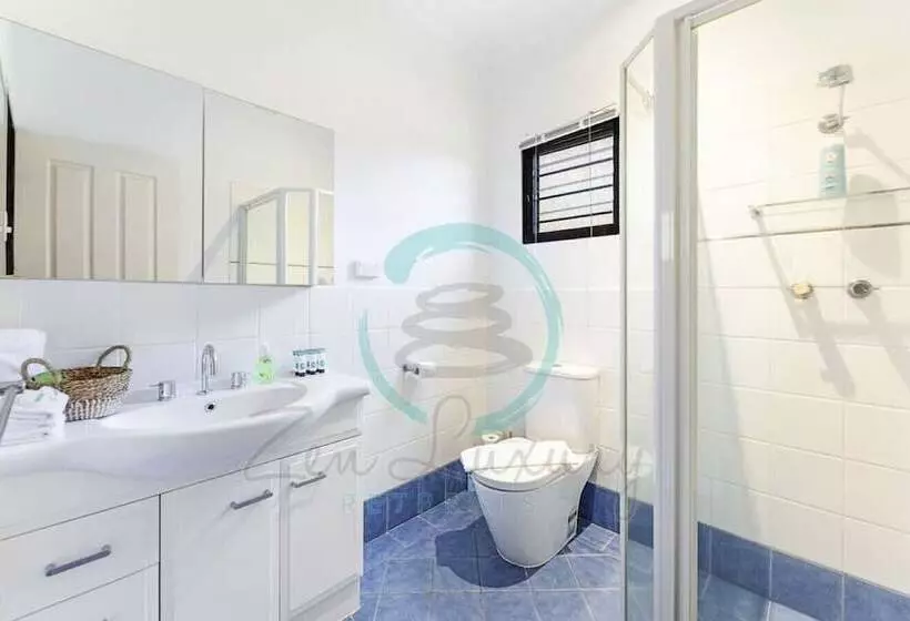 Majatalo Zenlux   3 Story Corporate Golf Retreat