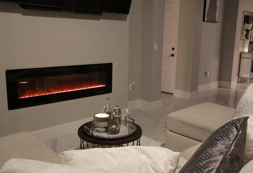 Upscale Peoria Home W/ Gazebo & Putting Green