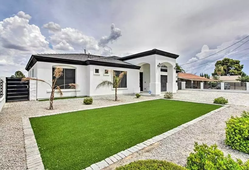 Upscale Peoria Home W/ Gazebo & Putting Green