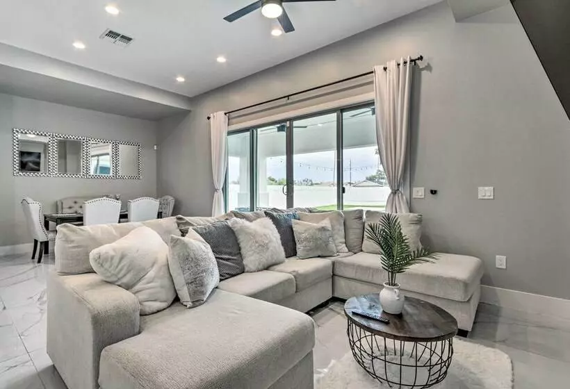 Upscale Peoria Home W/ Gazebo & Putting Green