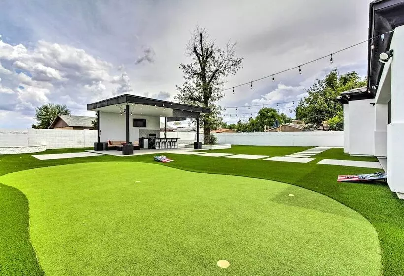 Upscale Peoria Home W/ Gazebo & Putting Green
