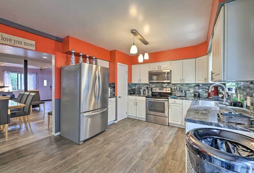 Pocono Mtn Retreat W/ Hot Tub < 11 Mi To Camelback