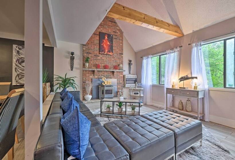 Pocono Mtn Retreat W/ Hot Tub < 11 Mi To Camelback