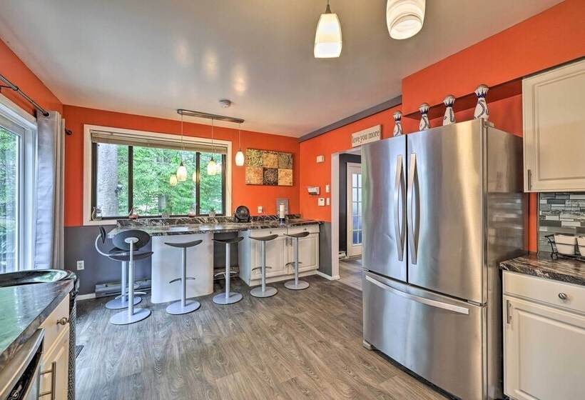 Pocono Mtn Retreat W/ Hot Tub < 11 Mi To Camelback