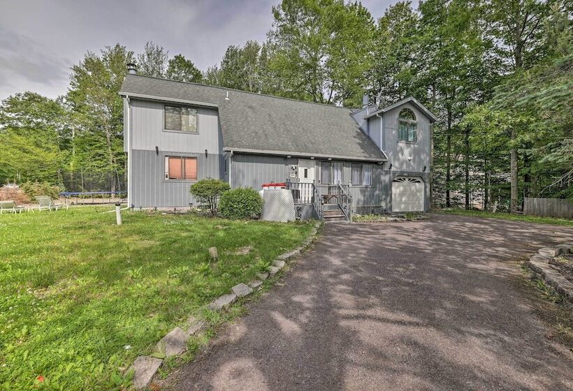 Pocono Mtn Retreat W/ Hot Tub < 11 Mi To Camelback