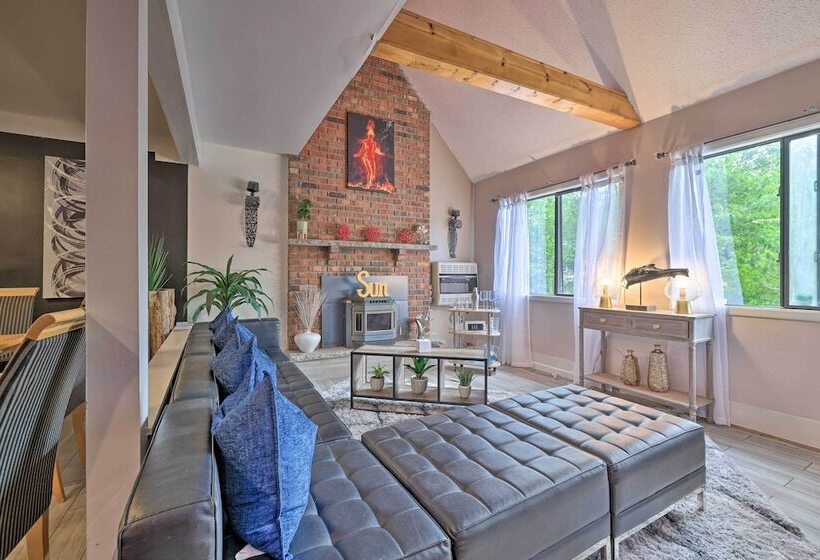 Pocono Mtn Retreat W/ Hot Tub < 11 Mi To Camelback