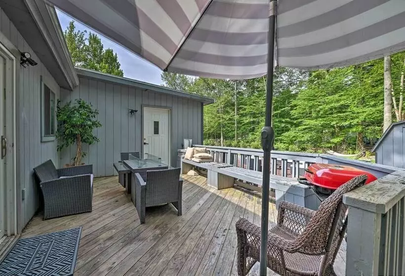 Pocono Mtn Retreat W/ Hot Tub < 11 Mi To Camelback