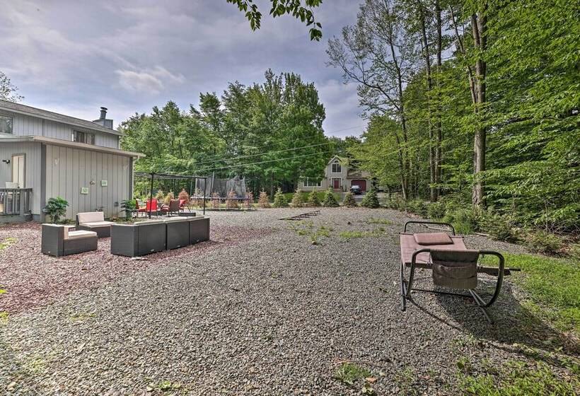 Pocono Mtn Retreat W/ Hot Tub < 11 Mi To Camelback