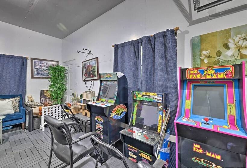 Pocono Mtn Retreat W/ Hot Tub < 11 Mi To Camelback