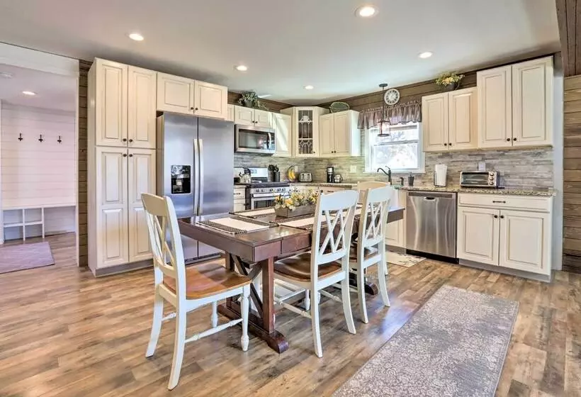 Quaint Creekside Cottage W/ Porch & Backyard!