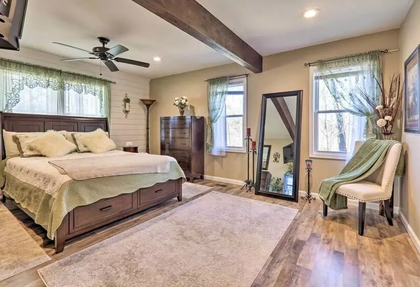 Quaint Creekside Cottage W/ Porch & Backyard!