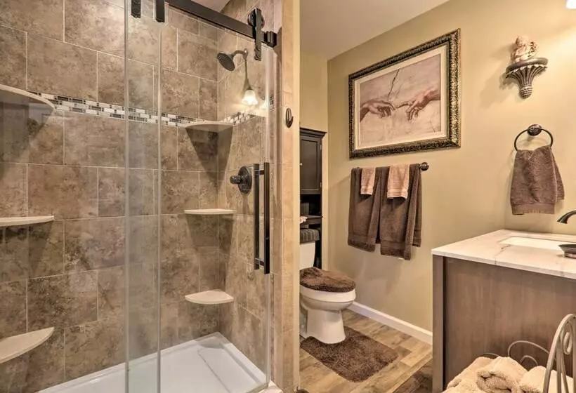 Quaint Creekside Cottage W/ Porch & Backyard!