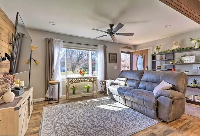 Quaint Creekside Cottage W/ Porch & Backyard!