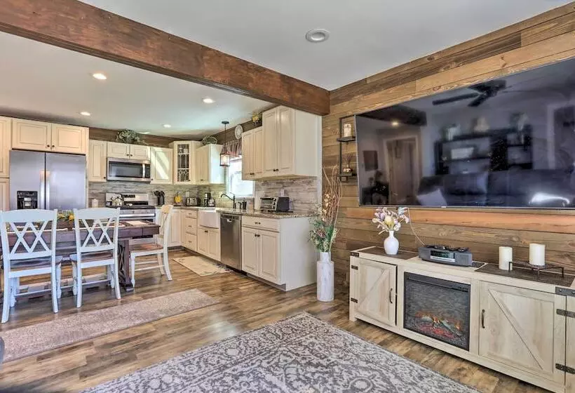 Quaint Creekside Cottage W/ Porch & Backyard!