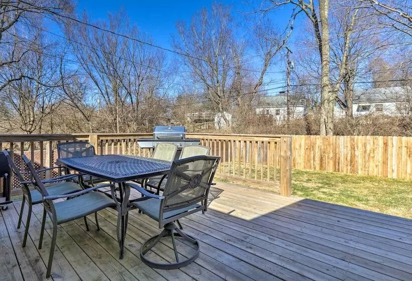 Quaint Creekside Cottage W/ Porch & Backyard!