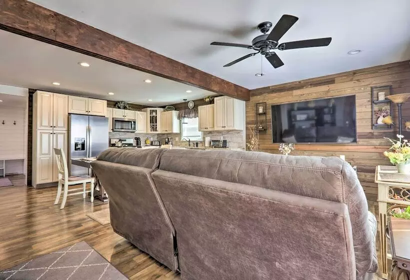 Quaint Creekside Cottage W/ Porch & Backyard!