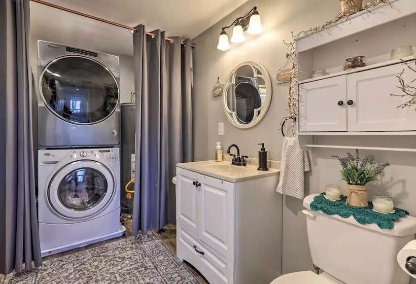 Quaint Creekside Cottage W/ Porch & Backyard!