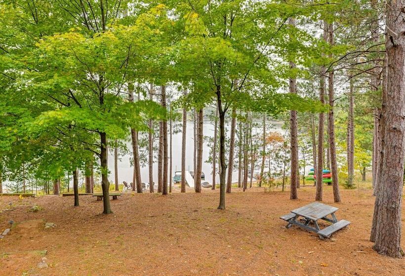 Quiet Retreat On Lake W/ Kayaks, Boats + Bikes!