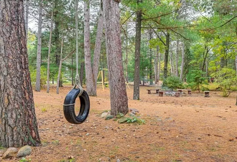 Quiet Retreat On Lake W/ Kayaks, Boats + Bikes!