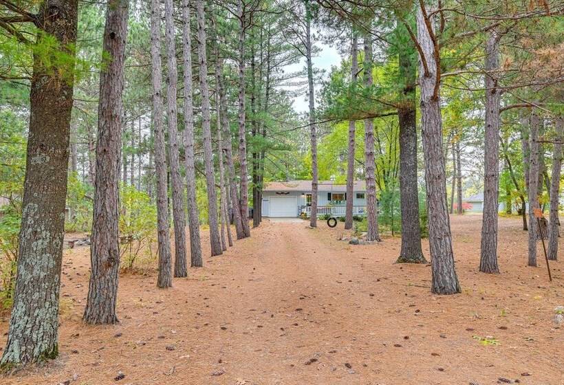 Quiet Retreat On Lake W/ Kayaks, Boats + Bikes!