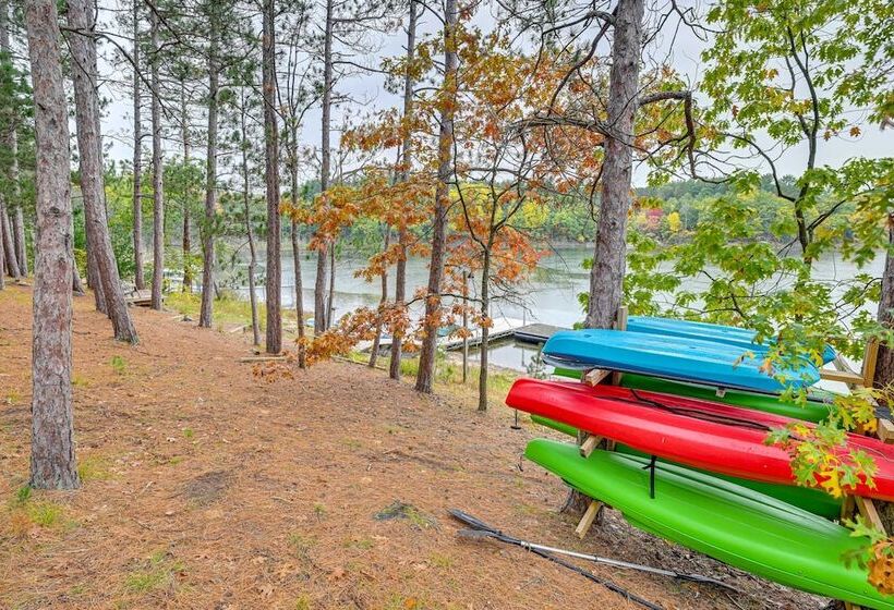 Quiet Retreat On Lake W/ Kayaks, Boats + Bikes!