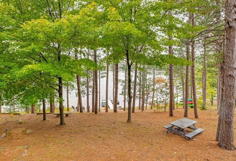 Quiet Retreat On Lake W/ Kayaks, Boats + Bikes!