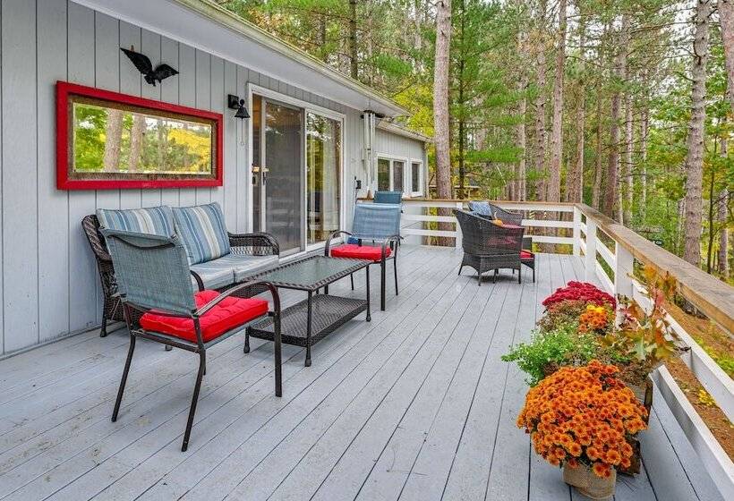 Quiet Retreat On Lake W/ Kayaks, Boats + Bikes!