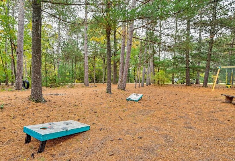 Quiet Retreat On Lake W/ Kayaks, Boats + Bikes!