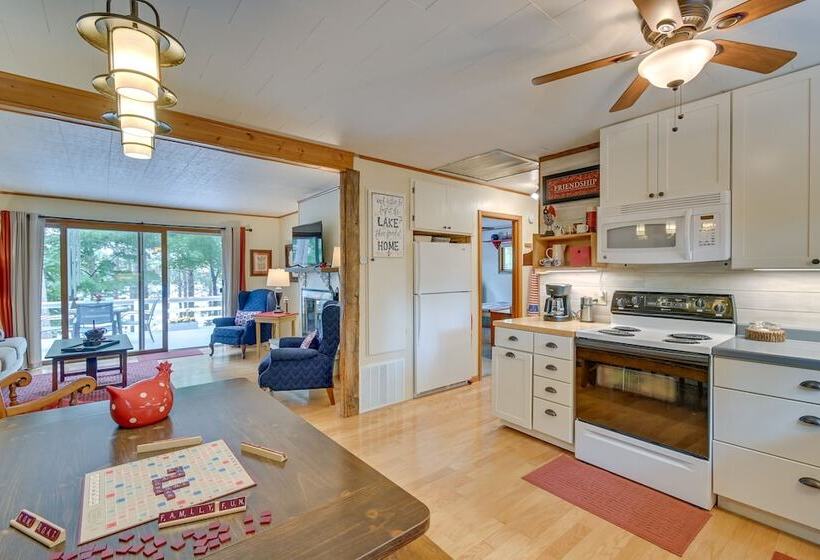 Quiet Retreat On Lake W/ Kayaks, Boats + Bikes!