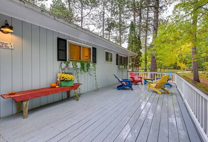 Quiet Retreat On Lake W/ Kayaks, Boats + Bikes!