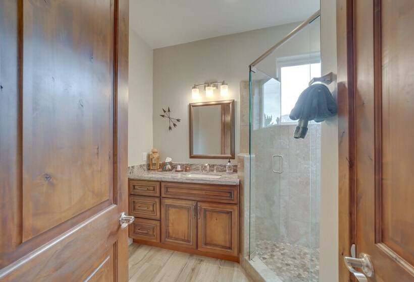 Red Rock Country Home With Patio & Mountain Views!