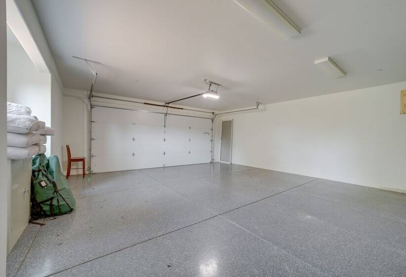 Red Rock Country Home With Patio & Mountain Views!