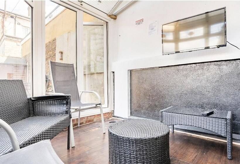 Резиденция Maidstone   Sleeps 6   Parking   Garden   96ws