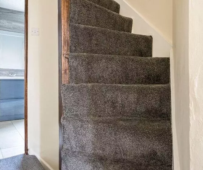 Residenssi Maidstone   Sleeps 6   Parking   Garden   96ws