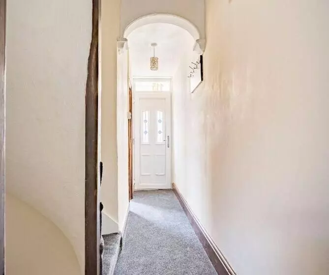 Residenssi Maidstone   Sleeps 6   Parking   Garden   96ws