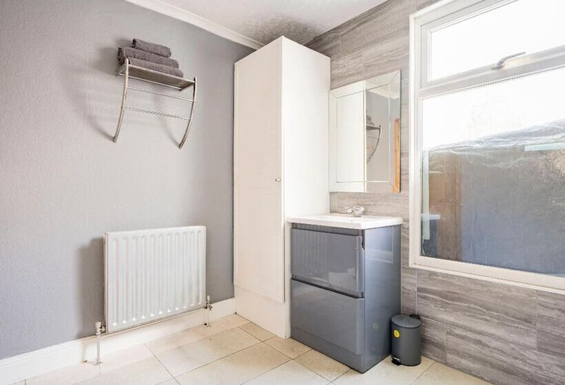 Резиденция Maidstone   Sleeps 6   Parking   Garden   96ws