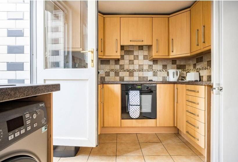 Резиденция Maidstone   Sleeps 6   Parking   Garden   96ws