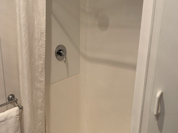 منتجع Long Jetty Caravan Park