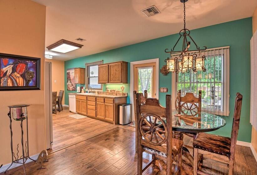 Restful Mesa Retreat: Shared Backyard & Hot Tub