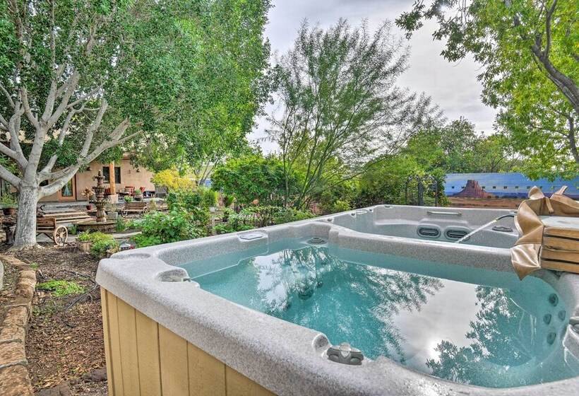 Restful Mesa Retreat: Shared Backyard & Hot Tub