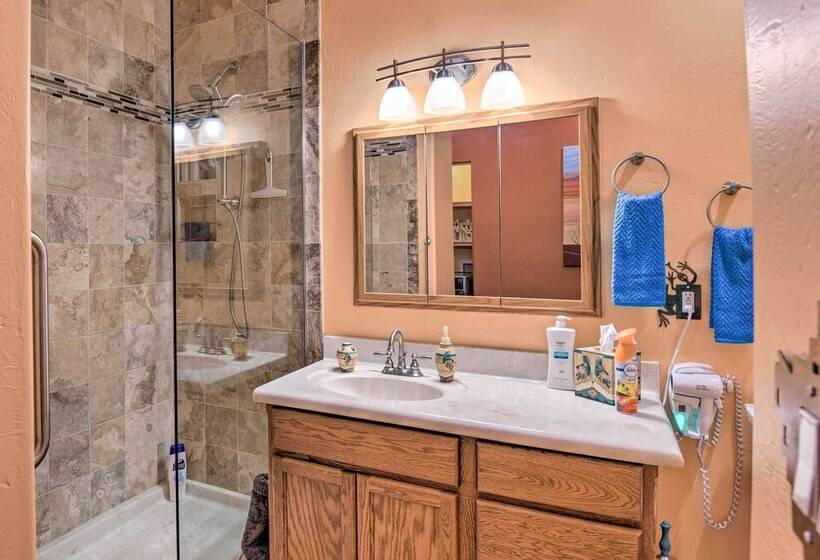 Restful Mesa Retreat: Shared Backyard & Hot Tub