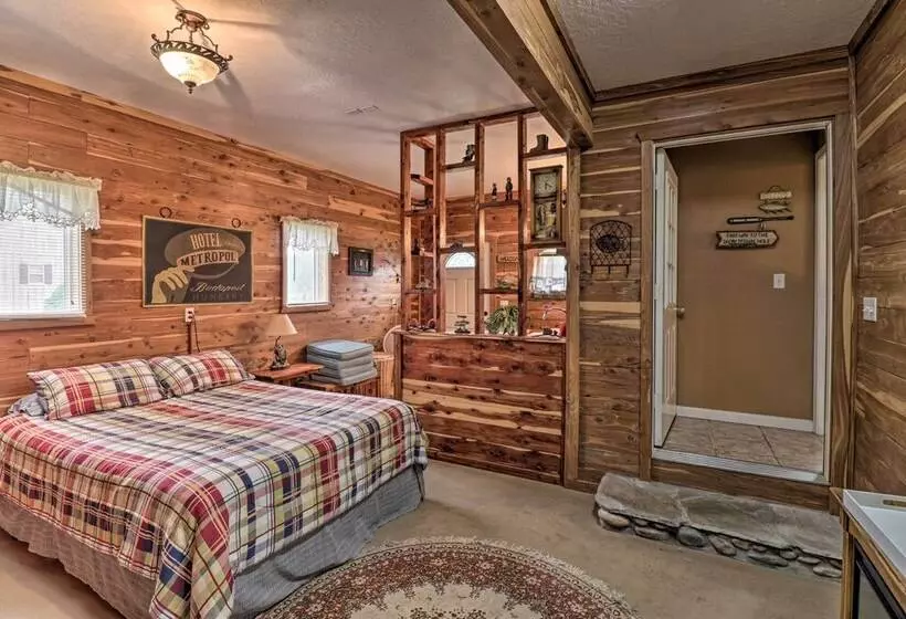 Rubys Landing Cottage W/ Deck & White River Views