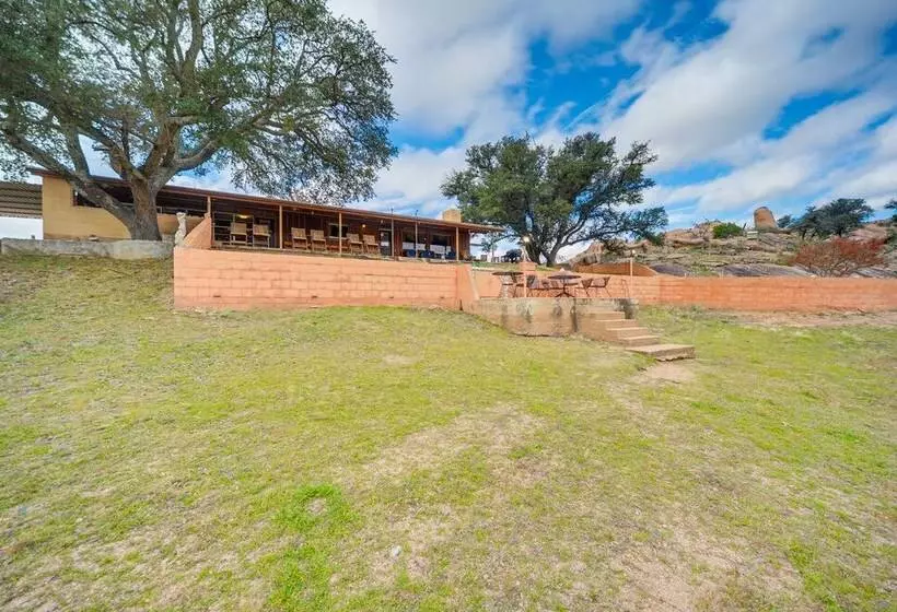 Rustic & Western House On Lake   Swim & Fish!