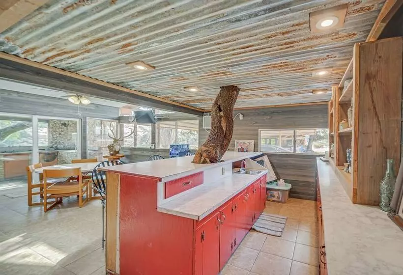 Rustic & Western House On Lake   Swim & Fish!