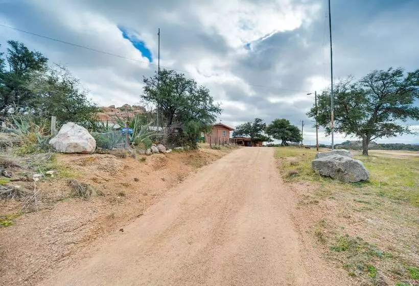 Rustic & Western House On Lake   Swim & Fish!