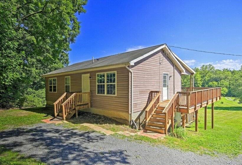 Secluded Rileyville Cabin W/ Hot Tub & Grill!